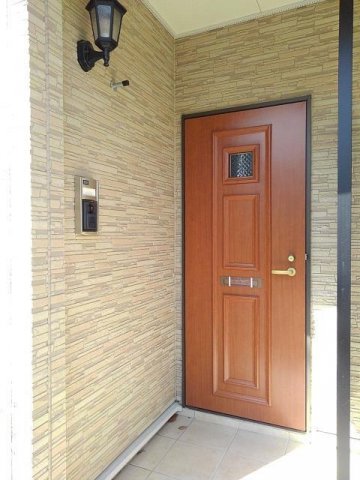 エントランス　落ち着いたエントランスです