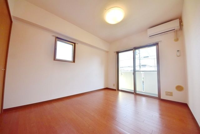 居室・リビング　タウンハウジング府中店まで