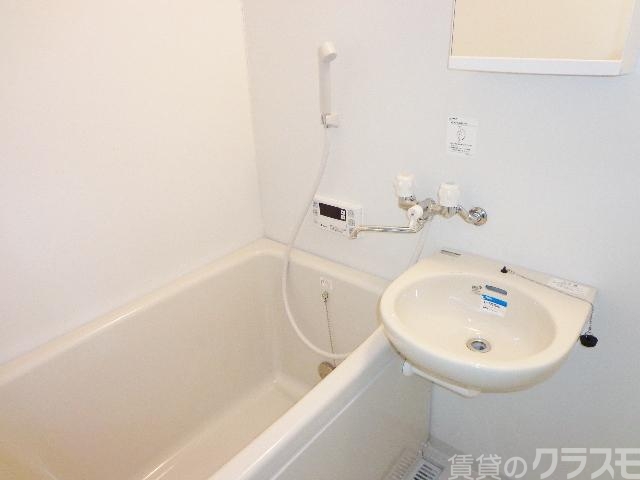 バス・シャワールーム　トイレとお風呂は別です。ゆっくりどうぞ☆