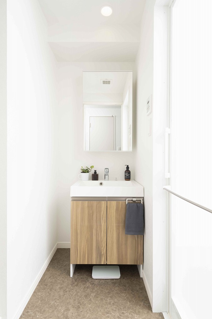 洗面設備　シンプルで使いやすい洗面台です！