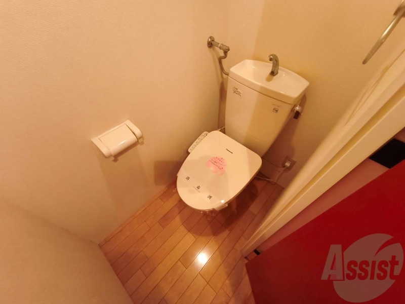 トイレ　こちらはトイレです。清潔感があり、安心して使用できます。