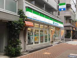 コンビニ　ファミリーマート 早稲田鶴巻町店（コンビニ）まで167m