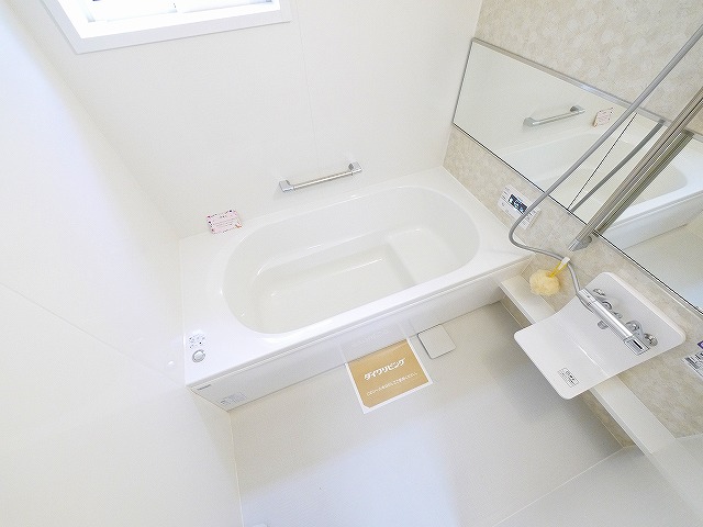 バス・シャワールーム　落ち着いた空間のお風呂です