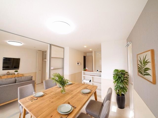 居室・リビング　CGで家具等を配置したもので家具等は含まれません