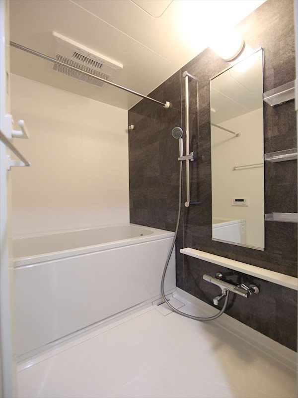 バス・シャワールーム　浴室暖房乾燥機付　追い焚き・オートバス機能付お風呂