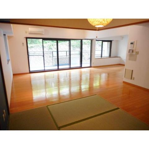 居室・リビング　室内