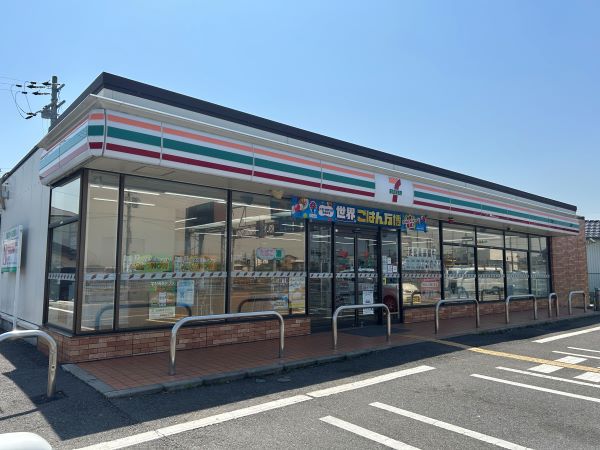 コンビニ　セブンイレブン（コンビニ）まで761m