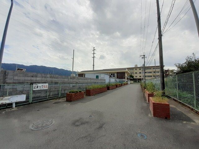 小学校　東山本小学校（小学校）まで700m