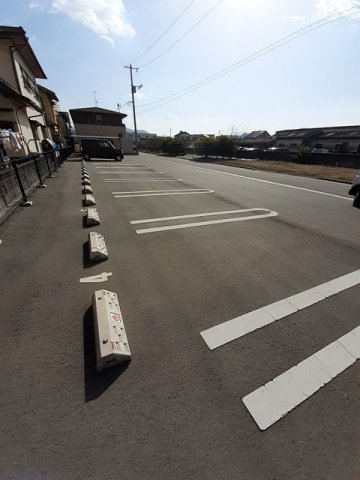 駐車場　駐車場に車を止められます