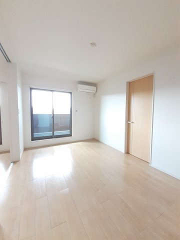 居室・リビング　こちらのリビングで趣味の時間をお楽しみください