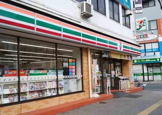 コンビニ　セブンイレブン（コンビニ）まで641m