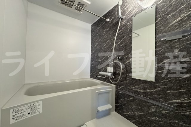 バス・シャワールーム　落ち着いた空間のお風呂です