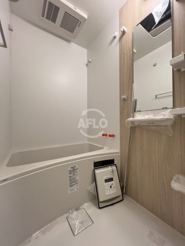 バス・シャワールーム　セレニテ難波グランデシュッド　浴室