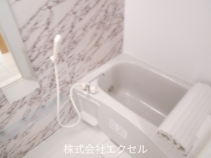 バス・シャワールーム　追い焚き、浴室乾燥付きです。