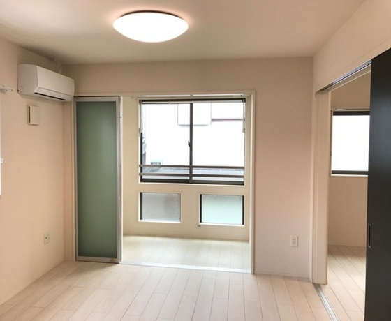 居室・リビング　※他号室の写真です。