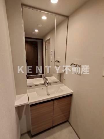 洗面設備　スペースが確保できる洗面所です