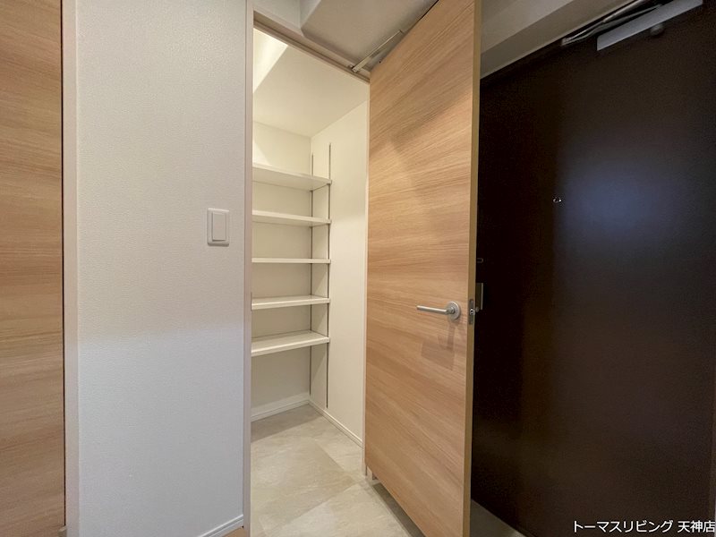 玄関　※同物件別部屋参考画像