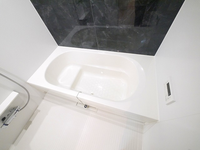 バス・シャワールーム　コンパクトで使いやすいお風呂です