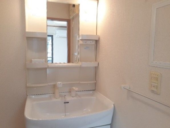 洗面設備　コンパクトで使いやすい洗面所