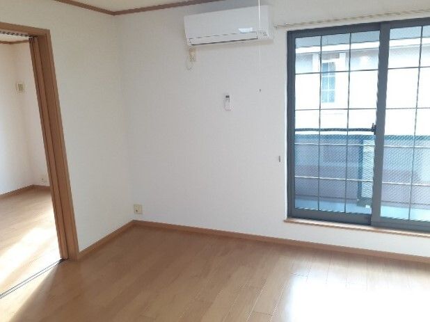 居室・リビング　こちらの居間で趣味の時間をお楽しみください