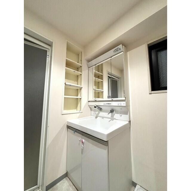 洗面設備　スペースが確保できる洗面所です