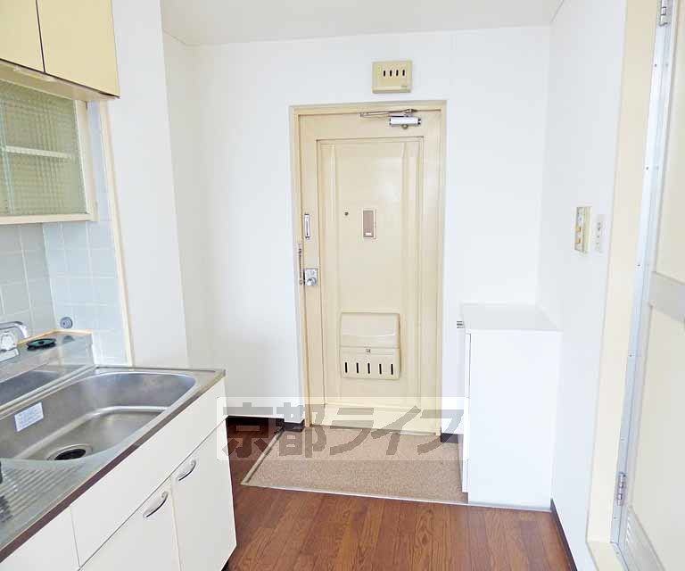 玄関　広々とした玄関です。