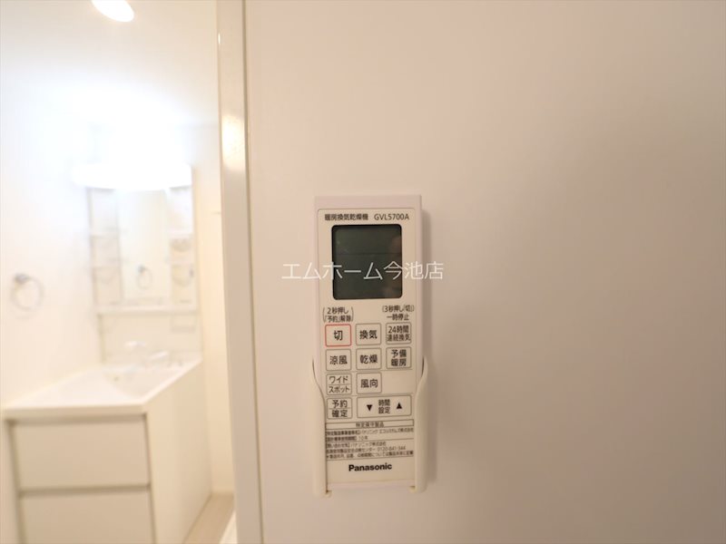 その他設備　浴室暖房乾燥機付き