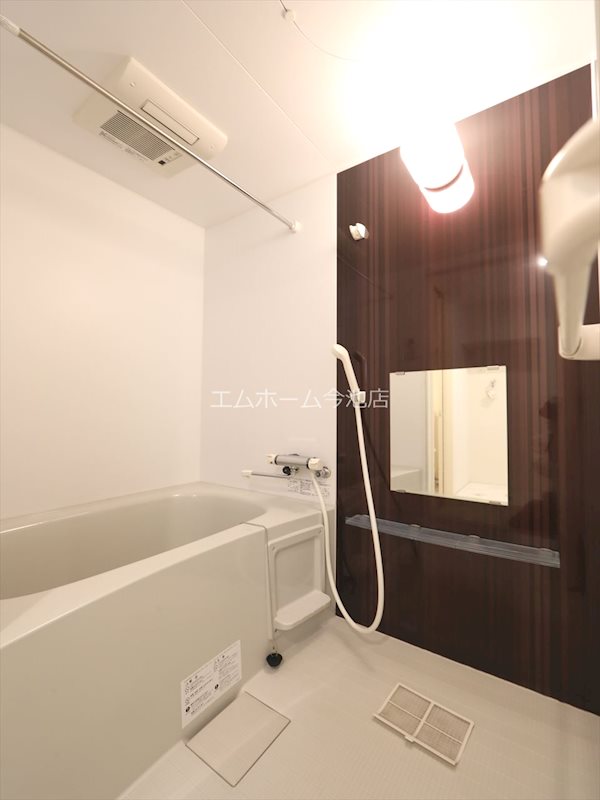 バス・シャワールーム　浴室暖房乾燥機能付バス