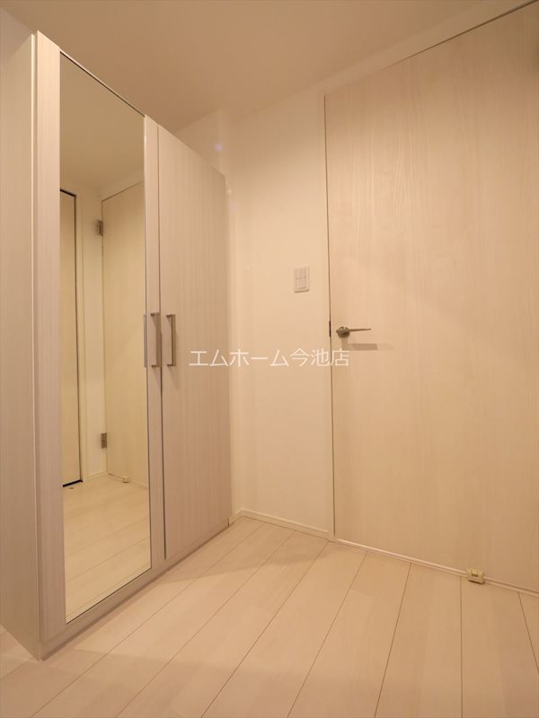 玄関　玄関　シューズボックス付（収納充実してます）