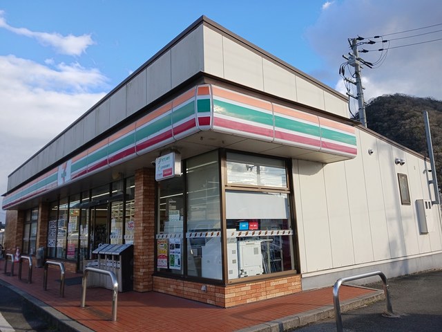 コンビニ　セブンイレブン（コンビニ）まで1887m