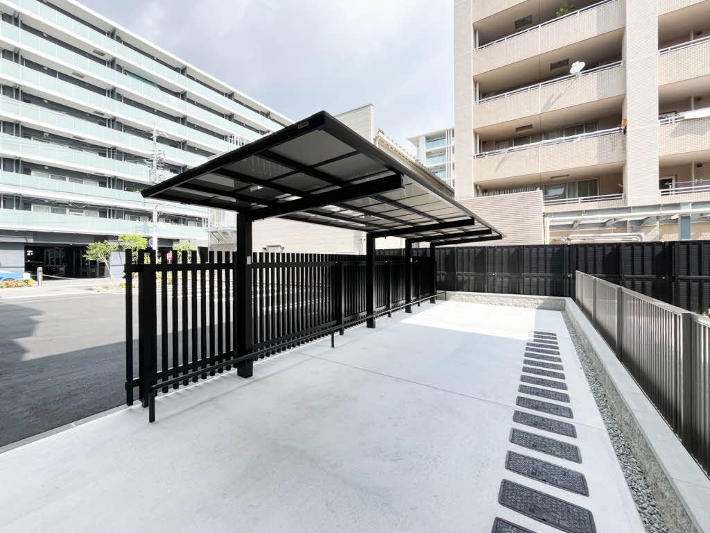 建物外観　駐輪場はもちろん屋根付きです！