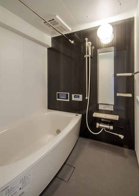バス・シャワールーム　浴室ＴＶ・浴室暖房乾燥機付のバス空間♪