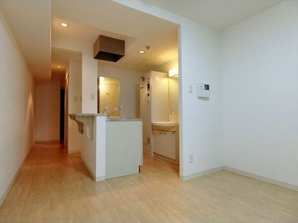 居室・リビング　壁面が多く家具の配置がしやすいです♪