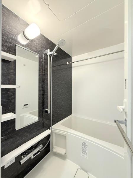 バス・シャワールーム　コンパクトで使いやすいお風呂です