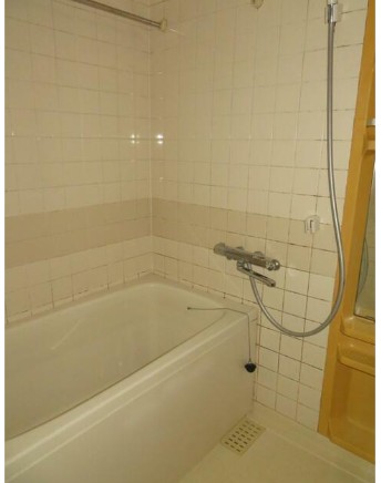 バス・シャワールーム　浴室乾燥機付きバスルームです！