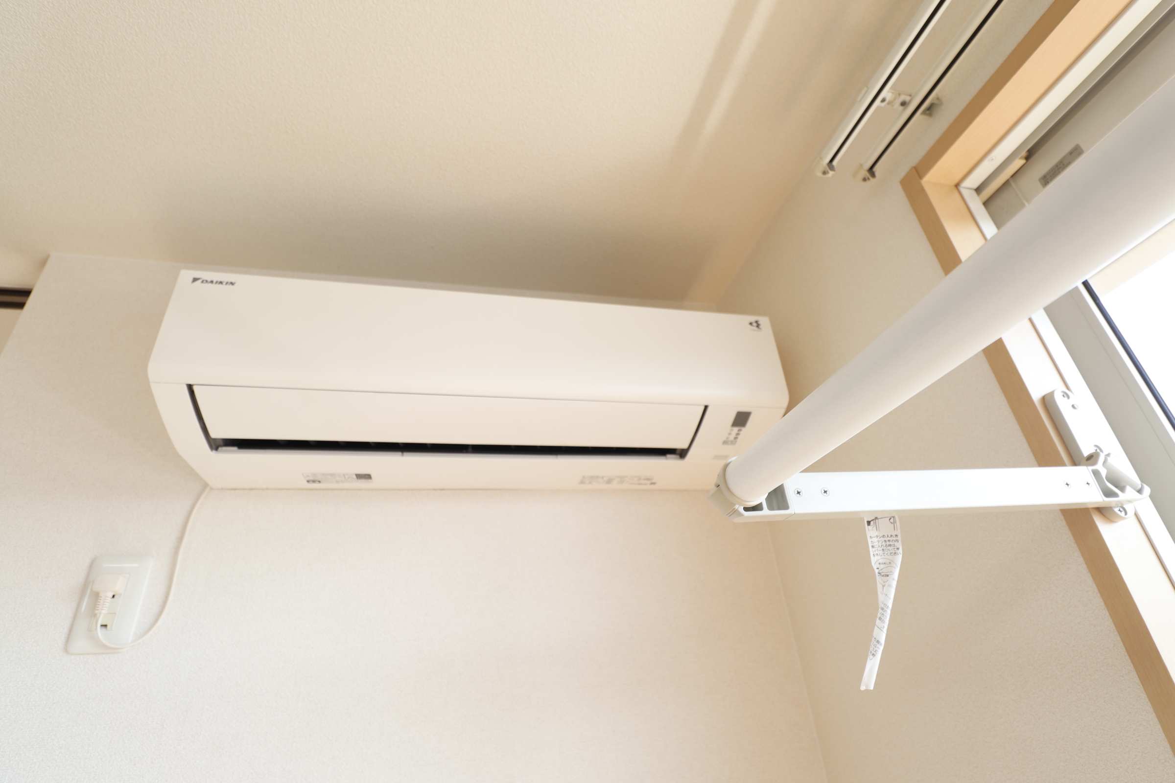 その他設備　エアコン・室内物干し竿付きです♪