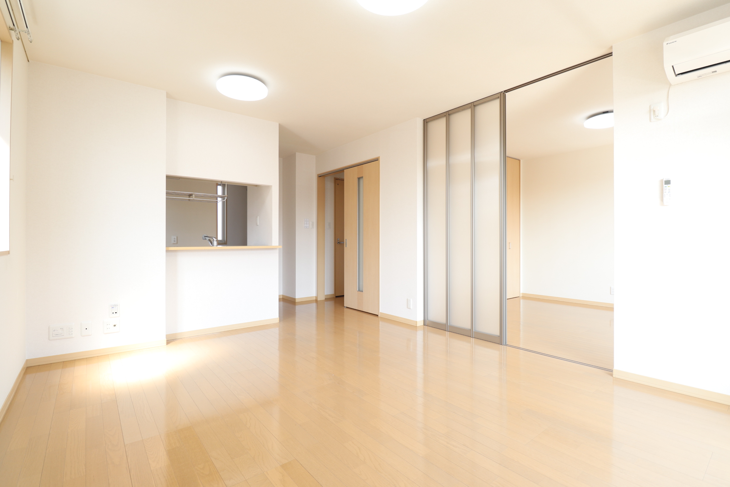 居室・リビング　日当たりの良いリビングです♪