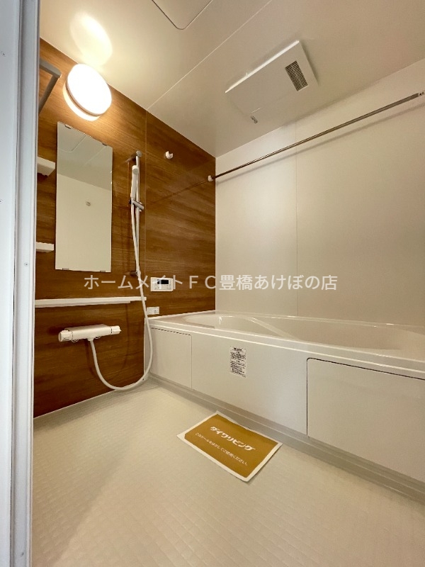 バス・シャワールーム　同型別部屋写真（反転）