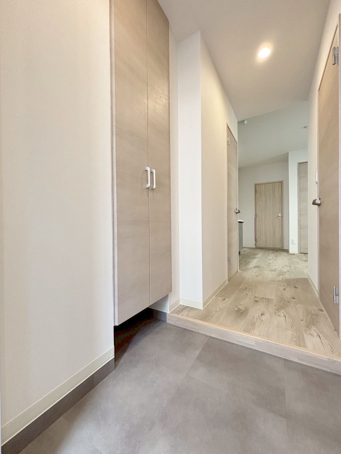 玄関　※同シリーズのイメージ写真となります（※写真と実部屋に違いが