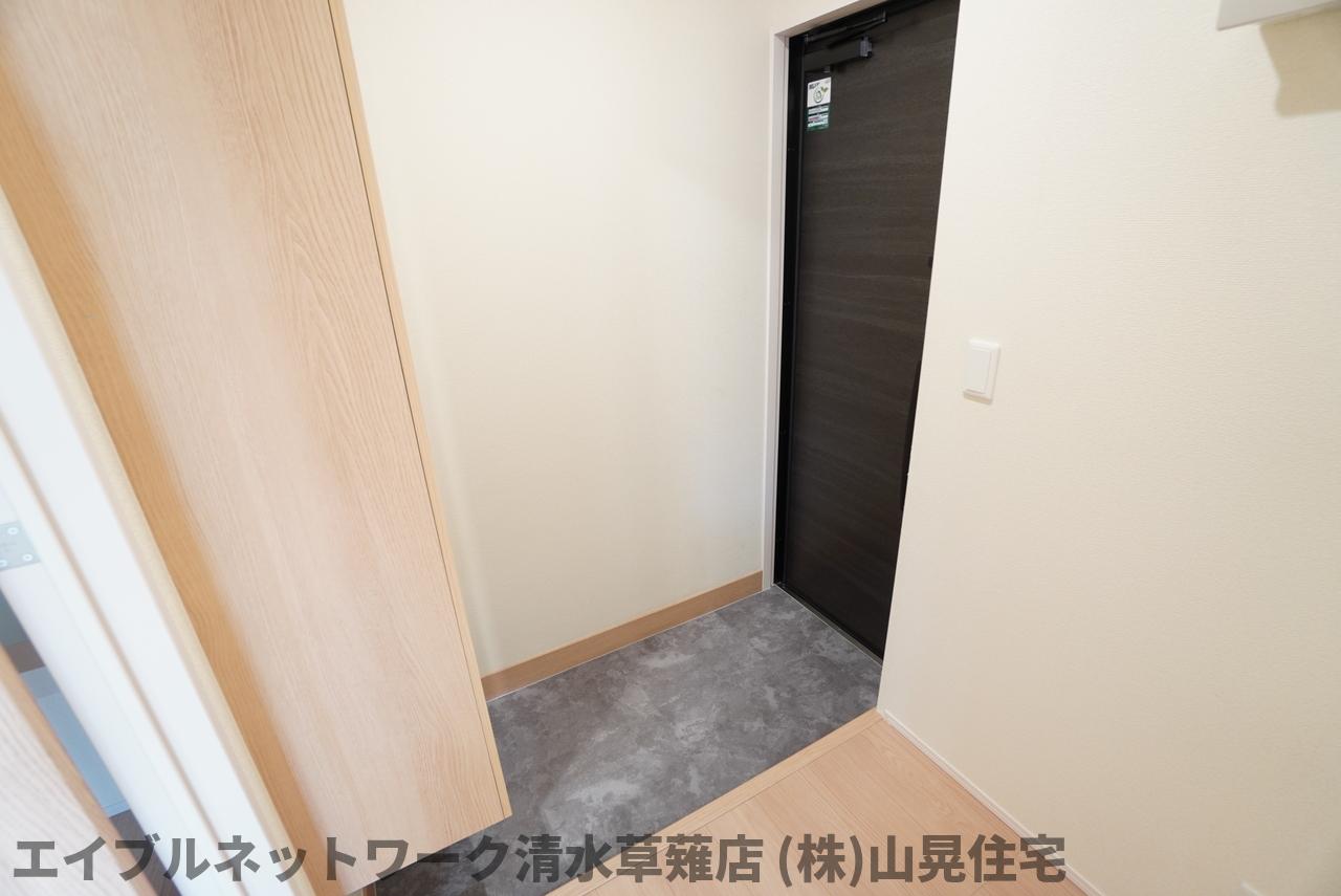 玄関　収納もある玄関です