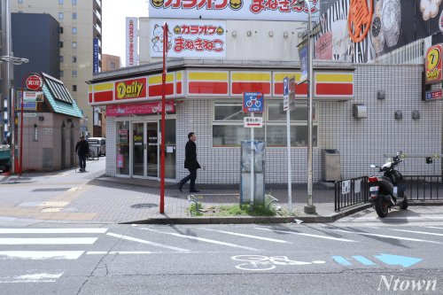 コンビニ　デイリーヤマザキ　錦伝馬町店（コンビニ）まで191m