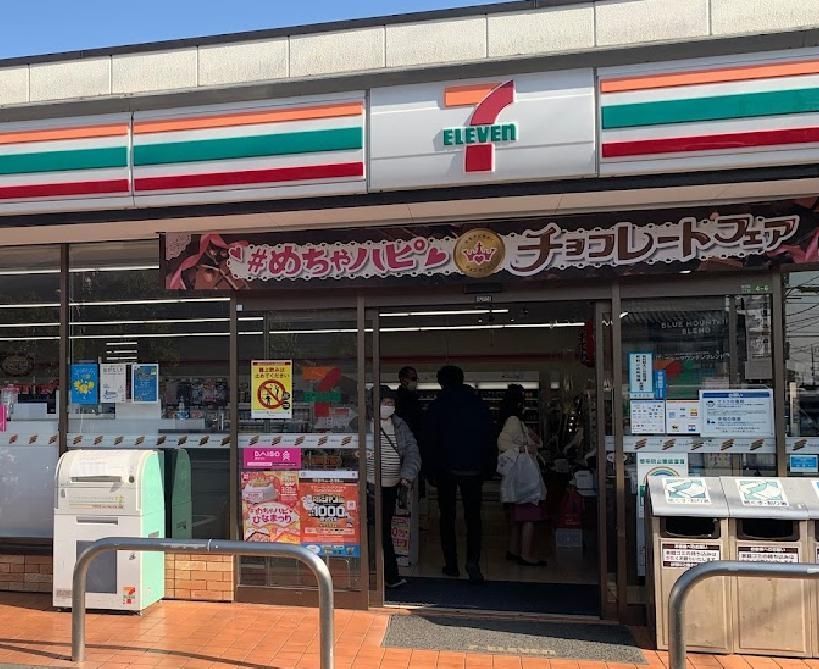 コンビニ　セブンイレブン足立東伊興3丁目店（コンビニ）まで540m