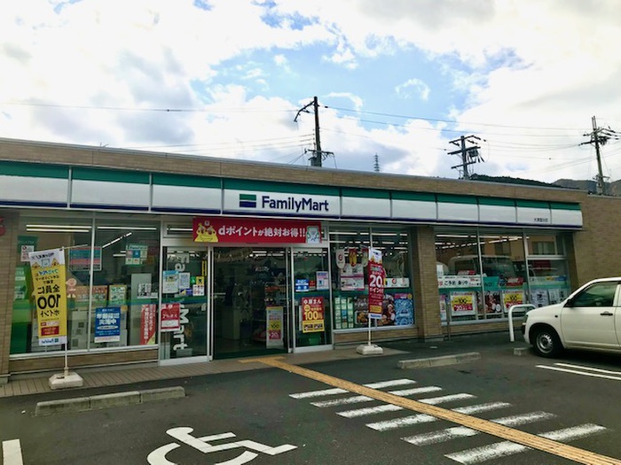 コンビニ　ファミリーマート大津国分店（コンビニ）まで1000m