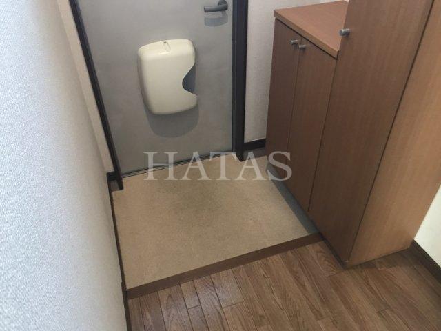 玄関　同物件別部屋のお写真です（間取り反転）