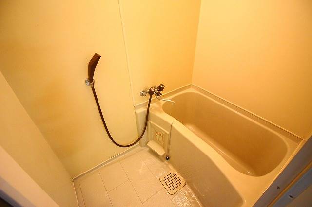 バス・シャワールーム　広々したお風呂なので使いやすくなってます