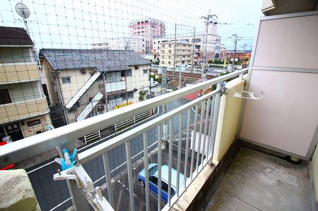 バルコニー　ほら、平岡専門学校も近く。徒歩3分安心安心