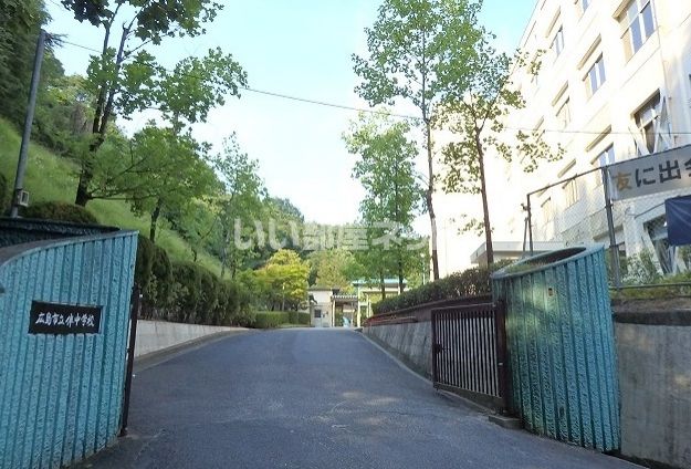 中学校　広島市立伴中学校（中学校）まで686m