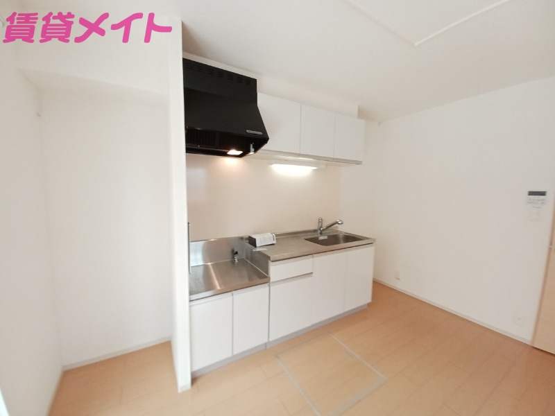 キッチン　同型反転部屋写真です。