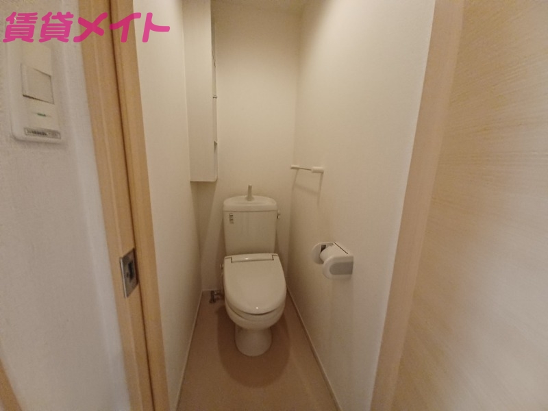 トイレ　同型反転部屋写真です。