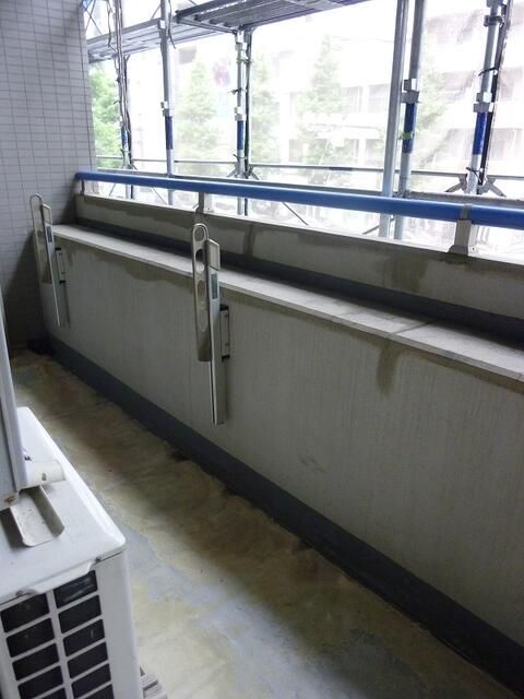 バルコニー　バルコニーからの眺めを楽しみながら食事をしませんか